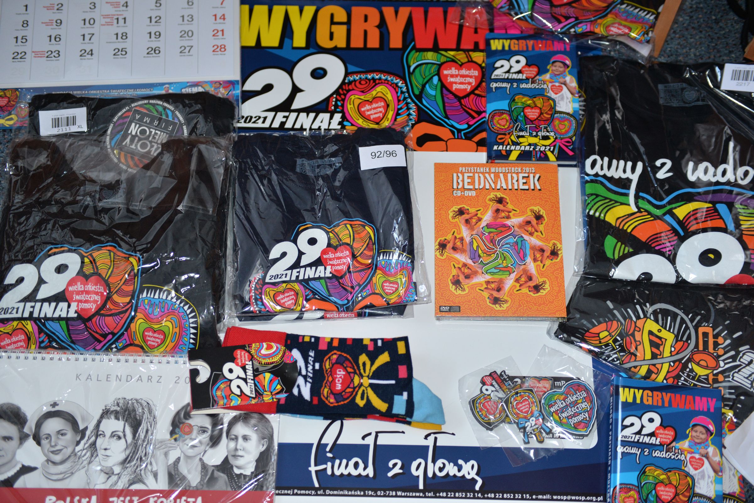 Zdjęcie gadżetów do sprzedaży na WOŚP Zdjęcie gadżetów do sprzedaży na WOŚP